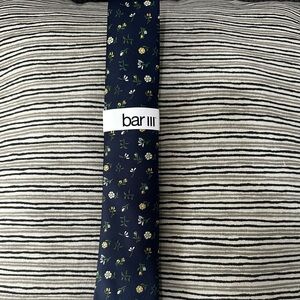 Bar men’s floral tie.